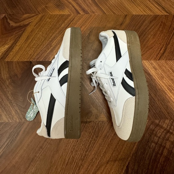 Reebok White Sneakers Gum Sole | Women’s 7.5 NWT | - Picture 7 of 7